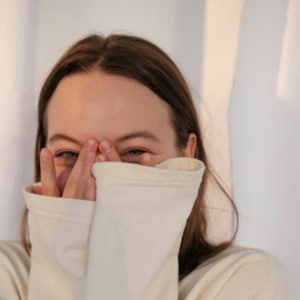 Lire la suite à propos de l’article Qu’est-ce-que je risque à essayer une séance de Yoga du rire ?