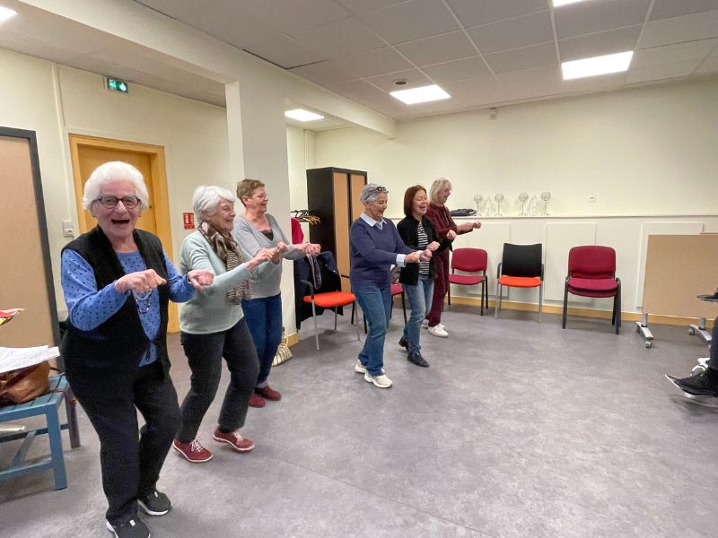 Yoga du Rire à la maison des seniors de Créteil Véronique Queval