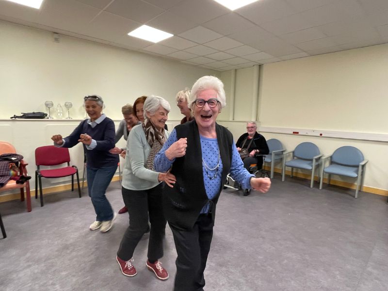 Yoga du Rire à la maison des seniors de Créteil Véronique Queval