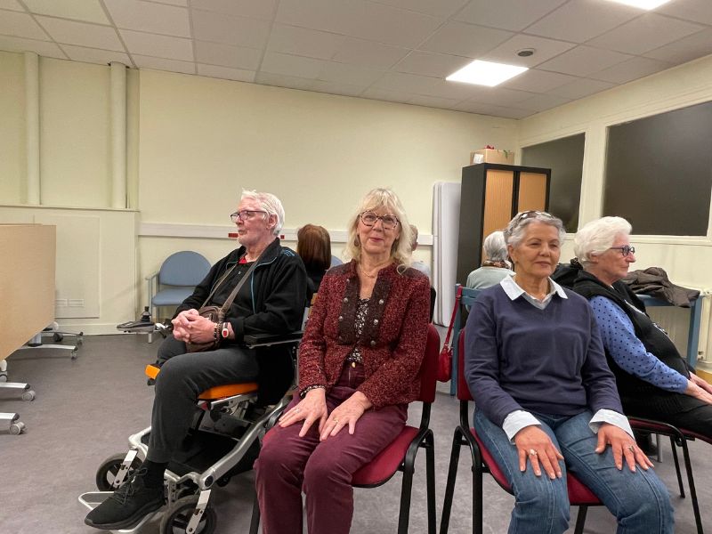 Yoga du Rire à la maison des seniors de Créteil Véronique Queval